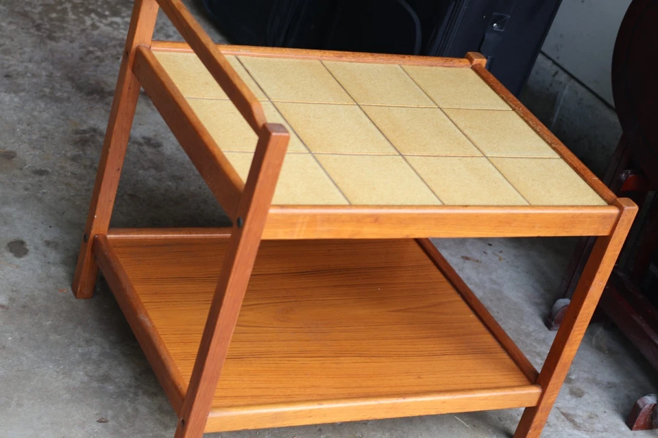 Azulejo de madera de teca moderno danés Gosler Mobler Intarsia Foto 3 de 3