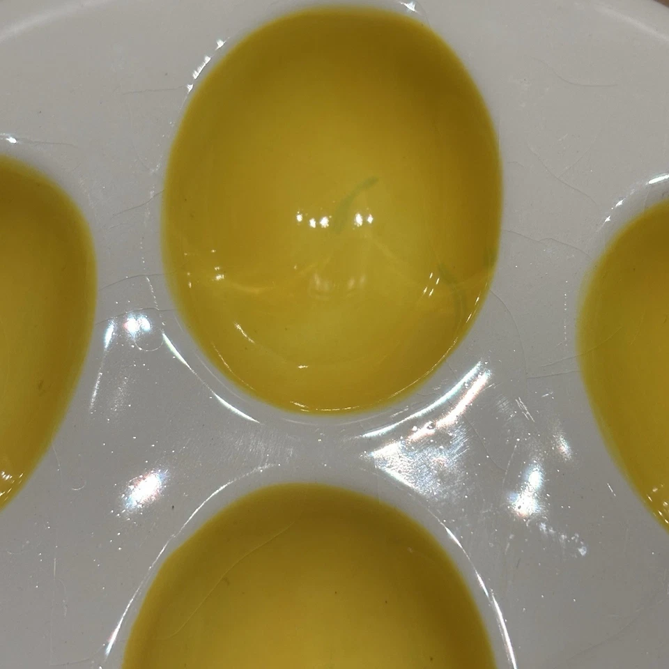 Plato de huevo Bella Casa By Ganz Deviled con patas amarillas de pato grande Foto 3 de 4