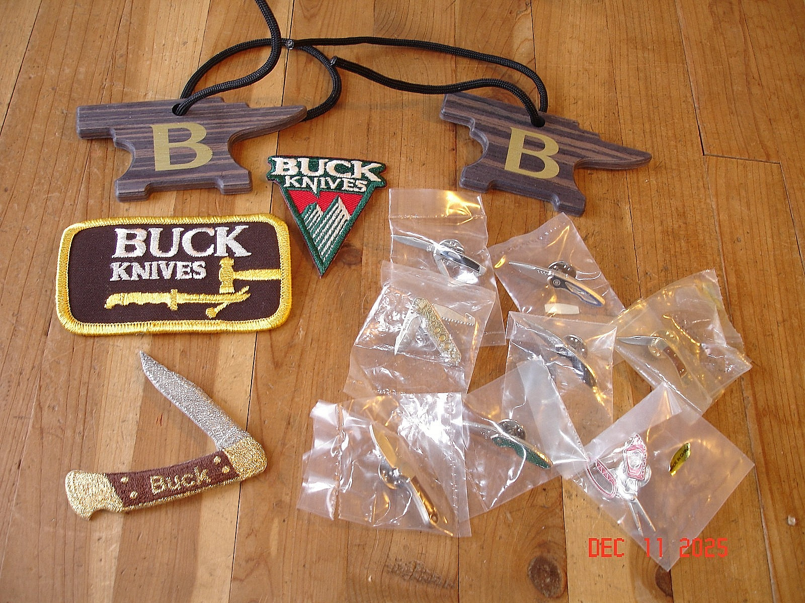 NEW BUCK KNIFE GOODIES 2 CHRISTMAS TREE ORNAMENTS 8 HAT PINS 3 PATCHES