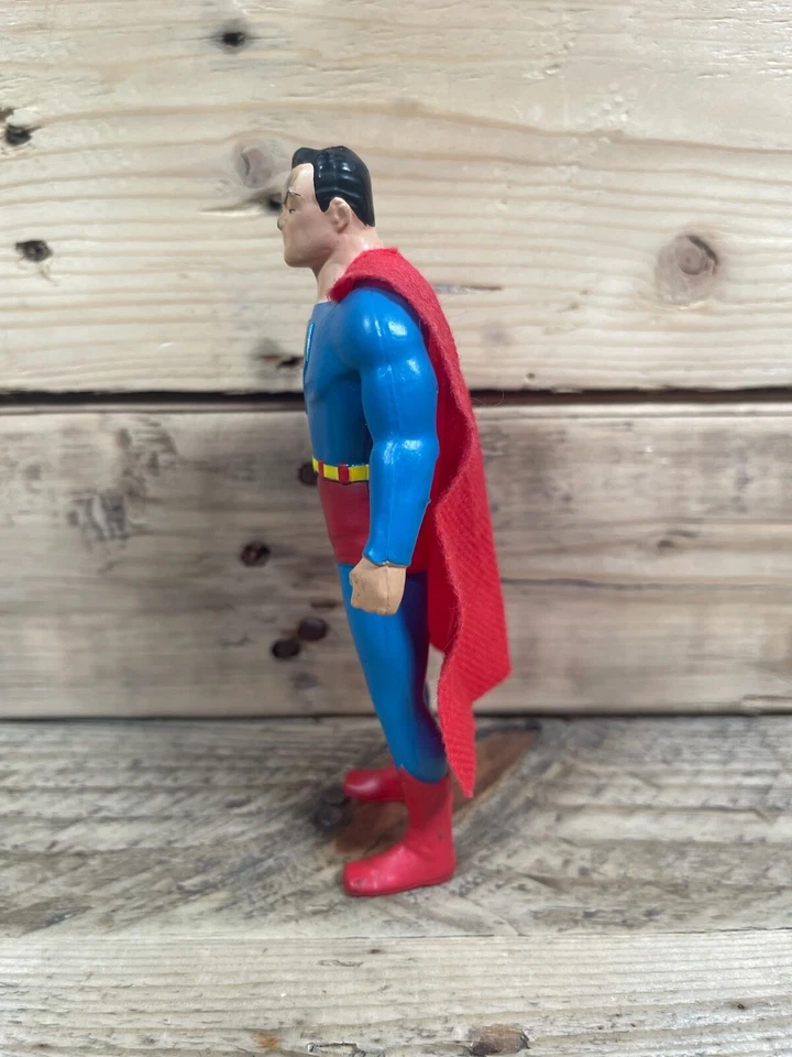 Boneco de ação DC Comics Superman 6” NJCroce S13 capa azul vermelha 1117 brinquedo de super-herói - Imagem 2 de 4