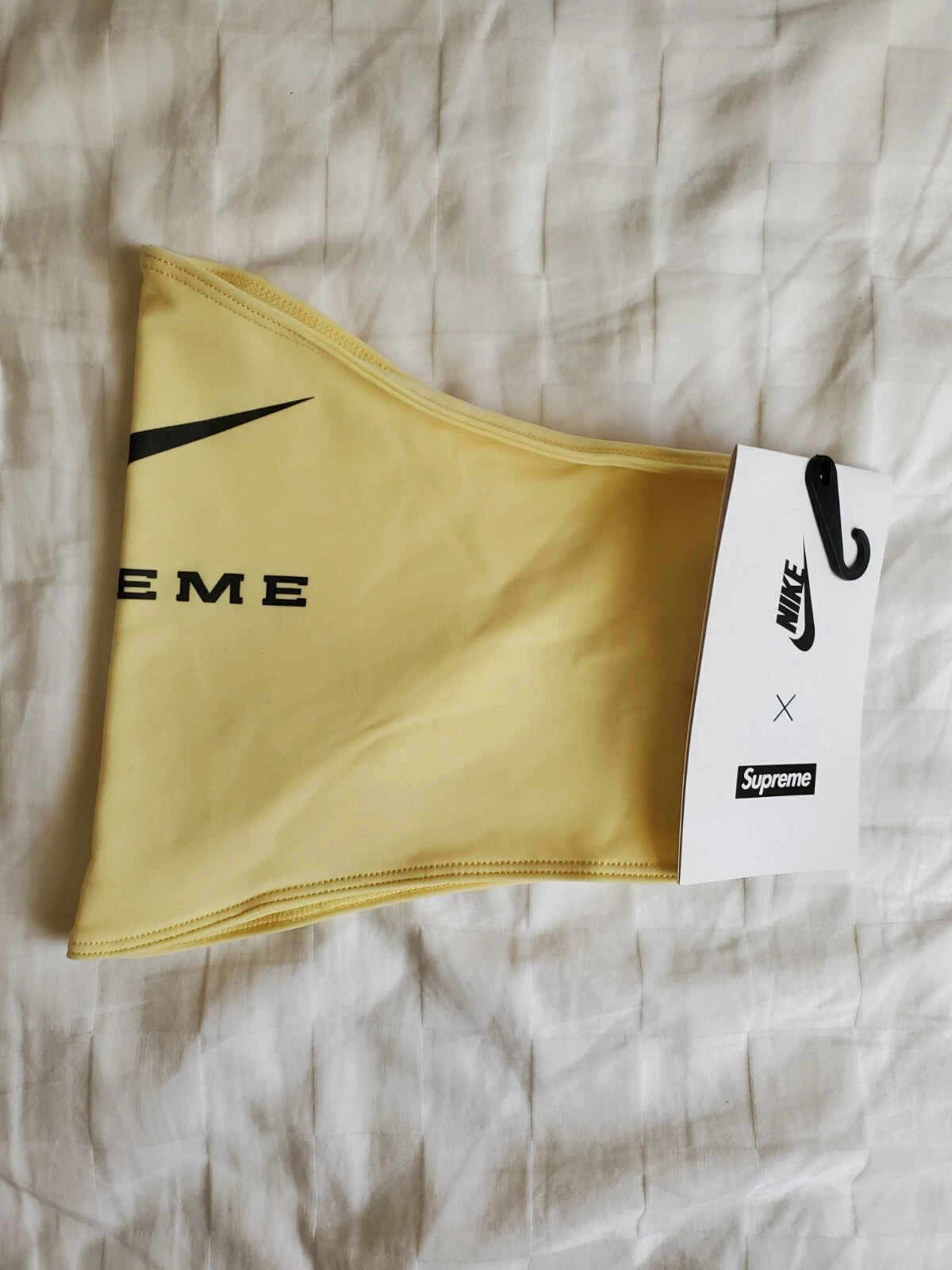 Supreme Nike chauffe cou jaune pâle SS21