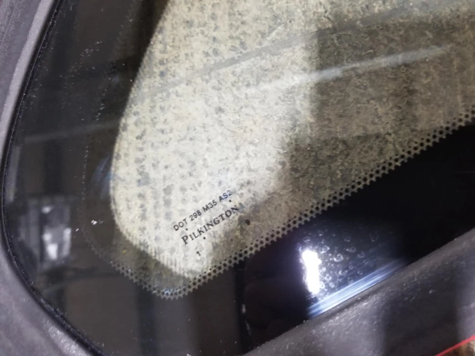 Pontiac GTO 2004-2006 cuarto de vidrio lado derecho del pasajero usado OEM #0053 Foto 2 de 4