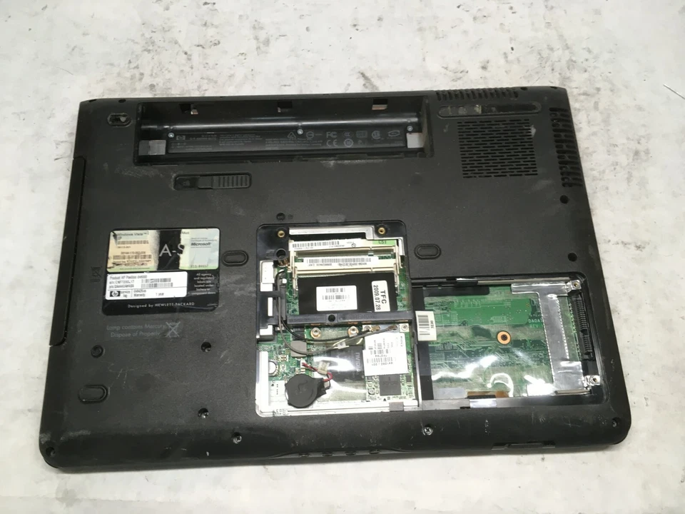 HP Pavilion dv6000  dv6425us 15"  [AS IS / FOR PARTS]  SCREEN DAMAGE- JZ - Image 2 of 4
