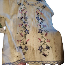 Jennifer  Company Short Sleeve Embroidered/Beaded Size Medium Pullover Sweater