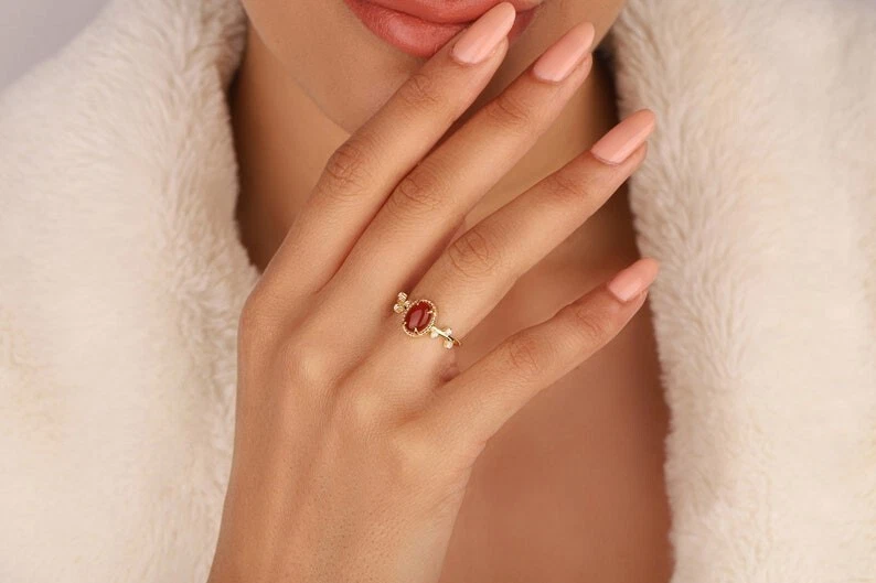 Anillo de piedra de varios colores disponible para niñas y mujeres todas las funciones Foto 4 de 4