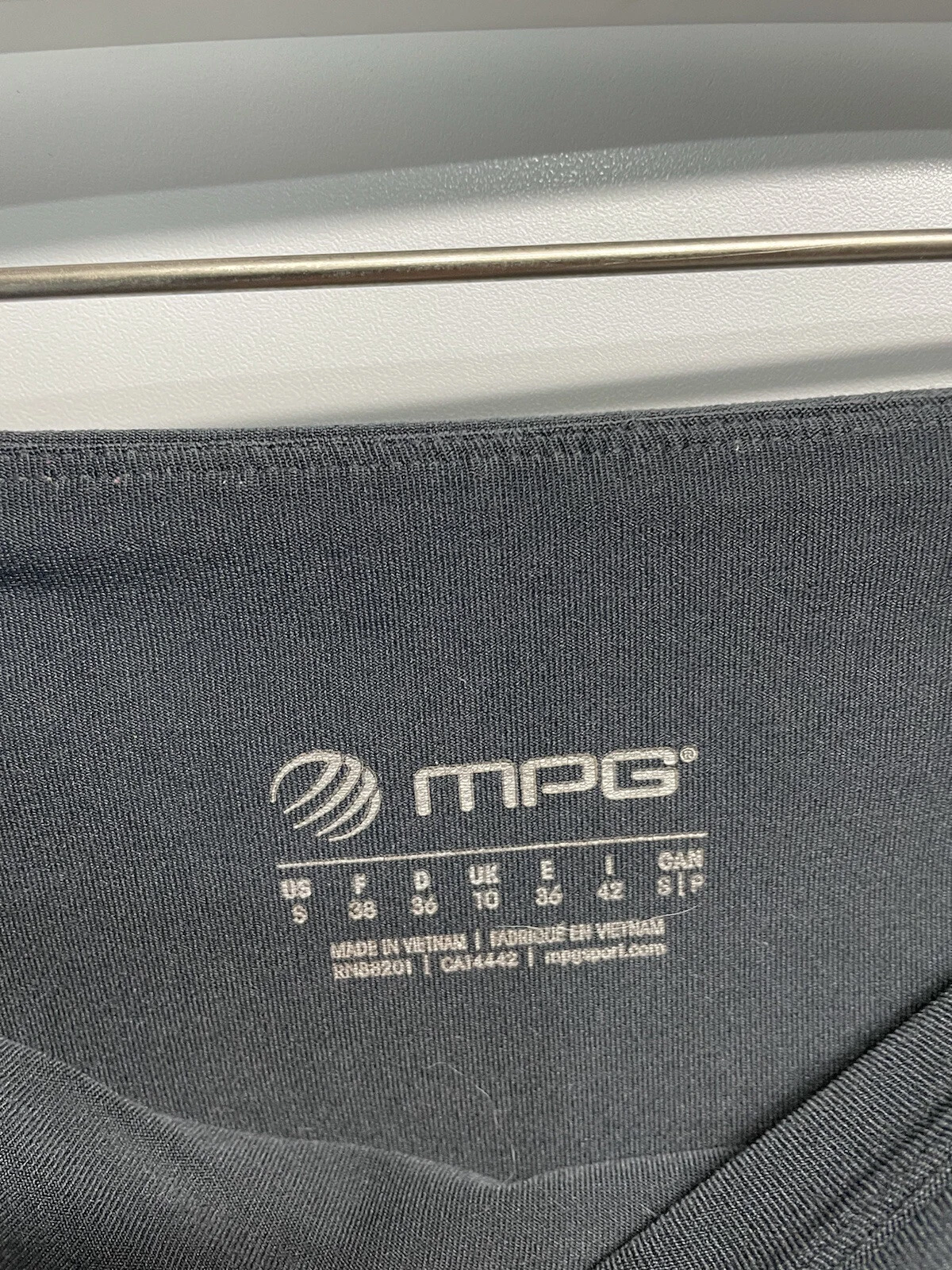 mpg cropped athletic capri length ribbed detail epoc leggings