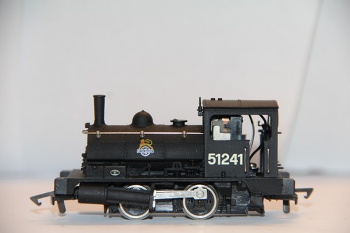 Dapol OO Gauge - D2 0-4-0 Saddle Tank Pug in BR Black Early Emblem Livery - Picture 3 of 11