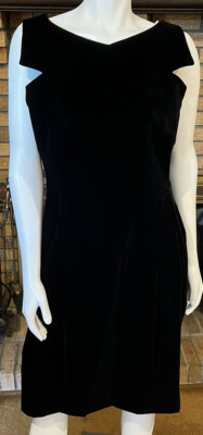 Giorgio Armani Sleeveless Cut In Detail Black Velvet Dress NWT Size 46