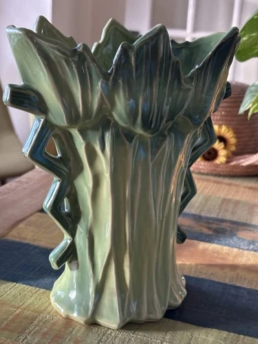 McCoy USA Celery Petal Vase 1955-1960 RARE! Perfect Condition!