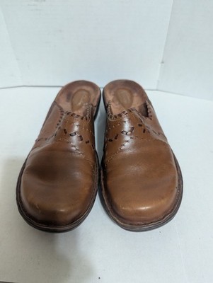 Clarks Artisan Collection Women s Size 7.5W Brown Leather Slip On Mules, Clogs