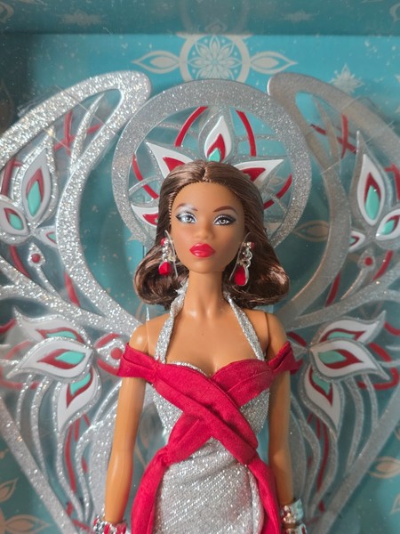 BARBIE SIGNATURE HOLIDAY ANGEL BOB MACKIE 2023 ED. LIMITADA Mattel (HJX12). NRFB