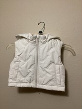 Girls Old Navy Puffer Vest With Hood Beige Size 5 XS Very Nice Clean