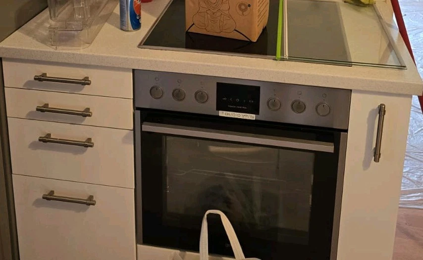 Einbauküche gebraucht, Hochglanz weiss foliert - Bild 3 von 4