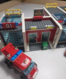 LEGO CITY: Fire Station (7208)