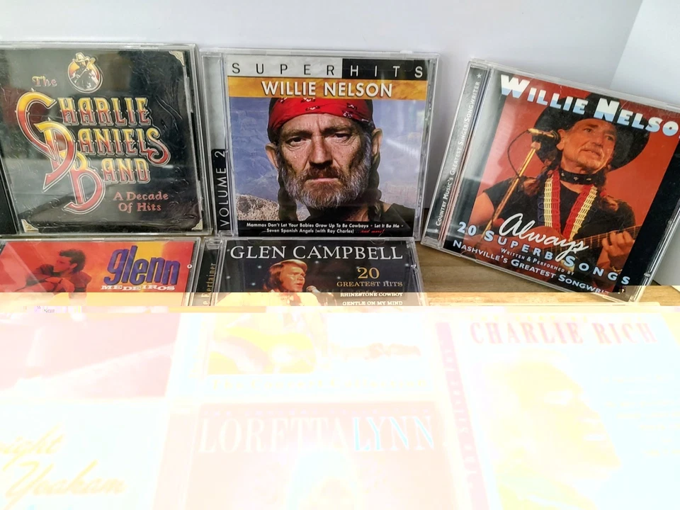 Large Lot of 18 Country Music CDs Willie Nelson, Charlie Daniels, Johnny Cash Foto 3 de 4