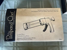 PAMPERED CHEF Cookie Press 1525 - w/16 Discs - Slightly Used - Retired
