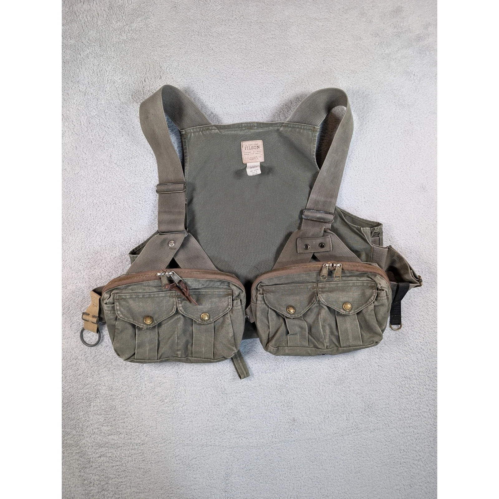 Filson Style 132 Foul Weather Fly Fishing Vest Olive Green Cotton USA Mens SUP
Opens in a new window