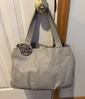 Women's Michael Kors Fulton East West Light Tan Genuine Pebbled Leather Handbag - Photo 1/4