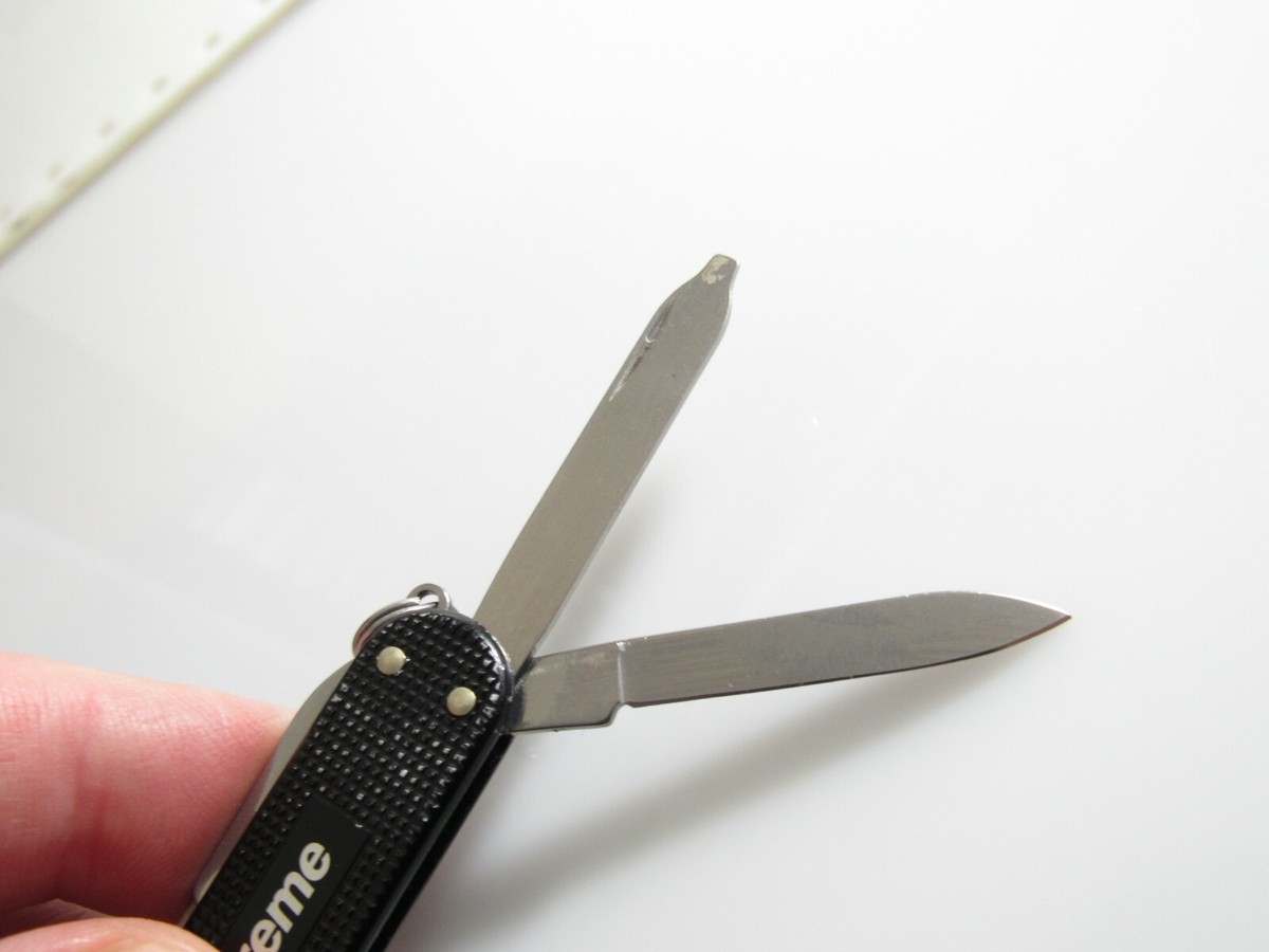 Victorinox 58mm Black Alox CLASSIC SD 