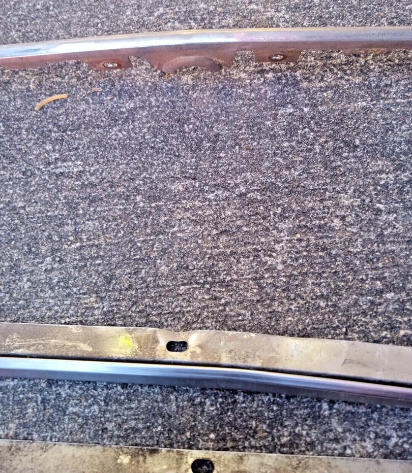 Oldsmobile 98 Brougham 1983 panel trasero moldura LOC-104DG Foto 4 de 4