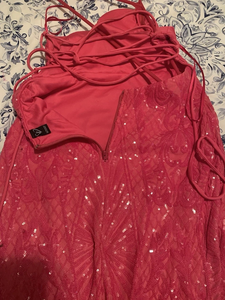 Vestido de graduación Windsor rosa Foto 2 de 4