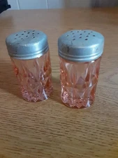 Vintage Jeanette Pink Windsor Diamond Salt And Pepper Shakers Depression Era 