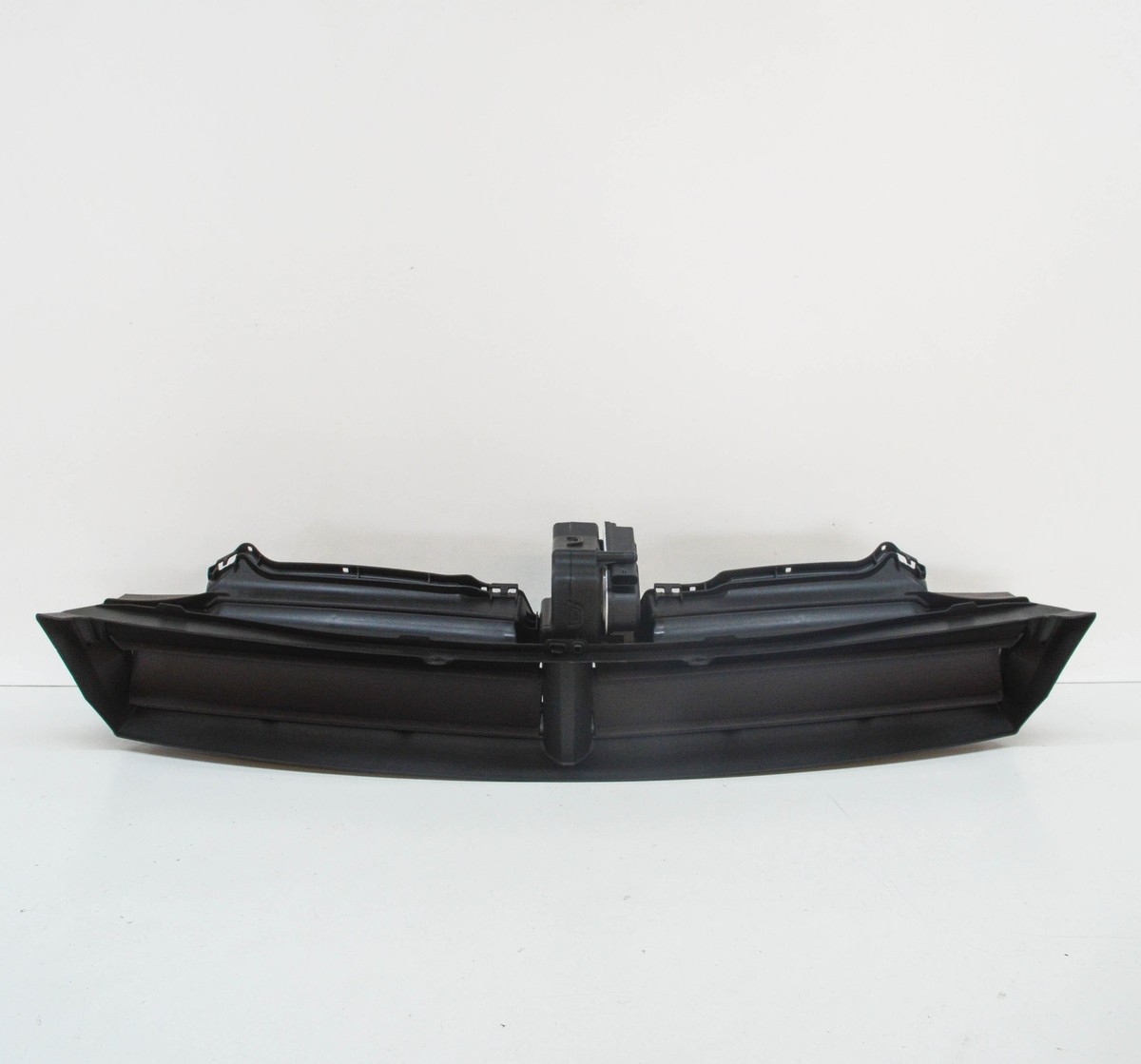 NEW BMW I8 L12 FRONT BOTTOM AIR DUCT 51747350986 7350986 NEW BMW I8 L12 FRONT BOTTOM AIR DUCT 51747350986 7350986