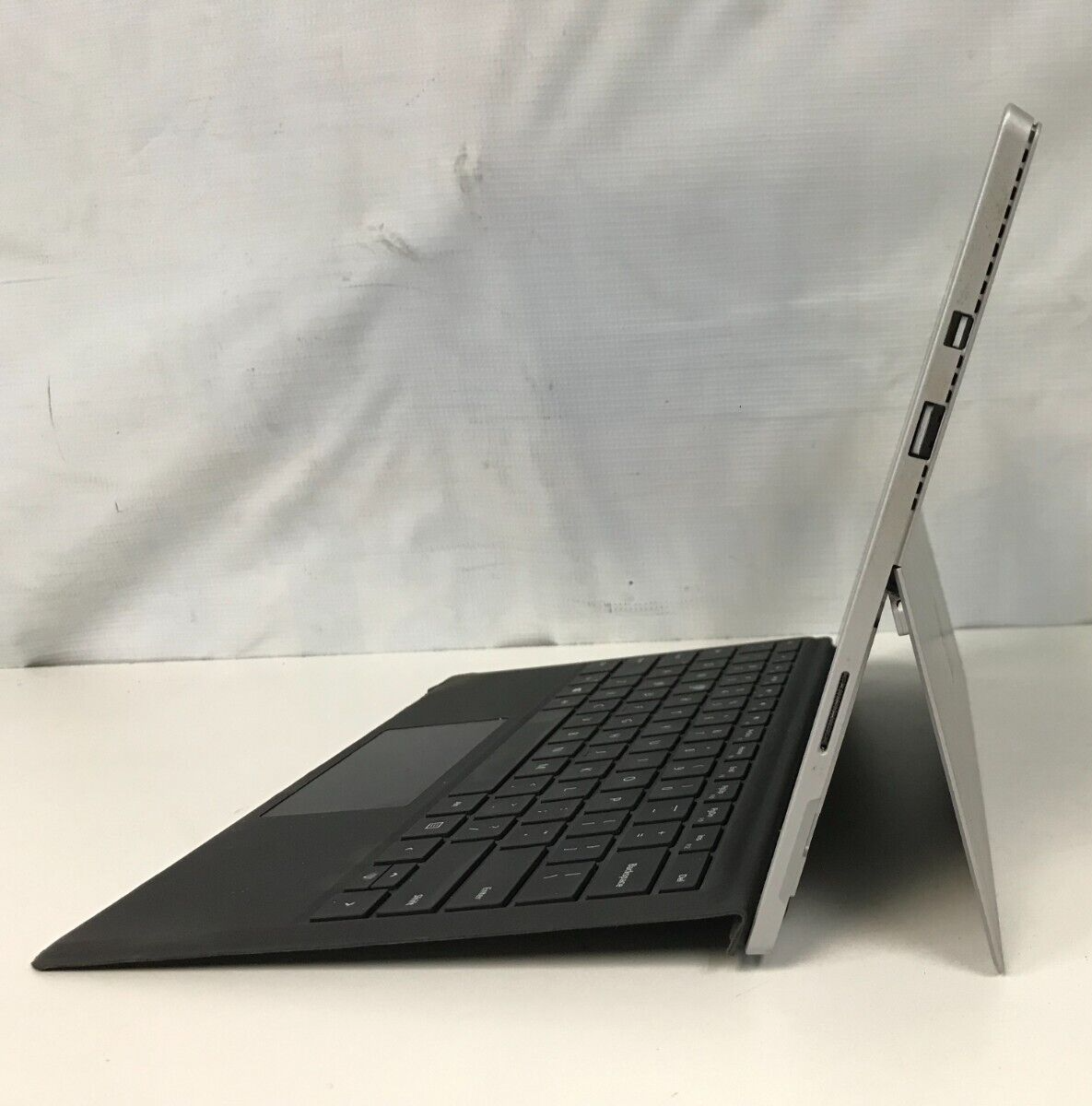 Microsoft Surface Pro 4 1724 / Intel Core M3-6Y30 1.51GHz / 4GB