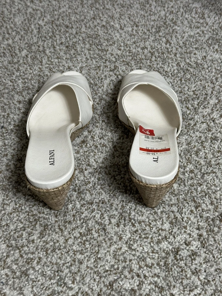 Sandalias sin cordones Alfani de tacón de cuña blancas para mujer talla 9,5 M Foto 3 de 4