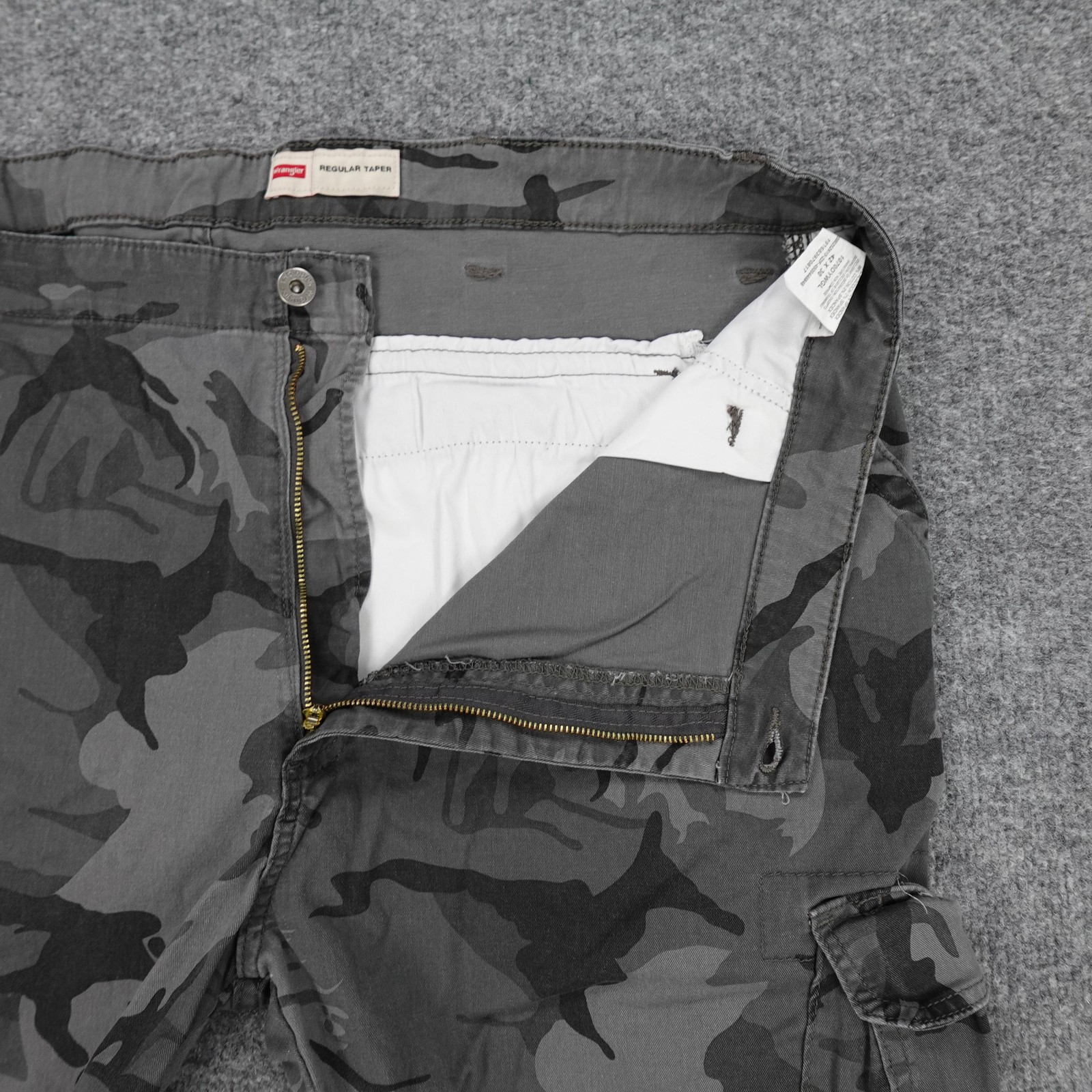 Wrangler Cargo Pants Mens 42x30 Gray Camo Regular Taper Stretch Workwear Army thumbnail 8