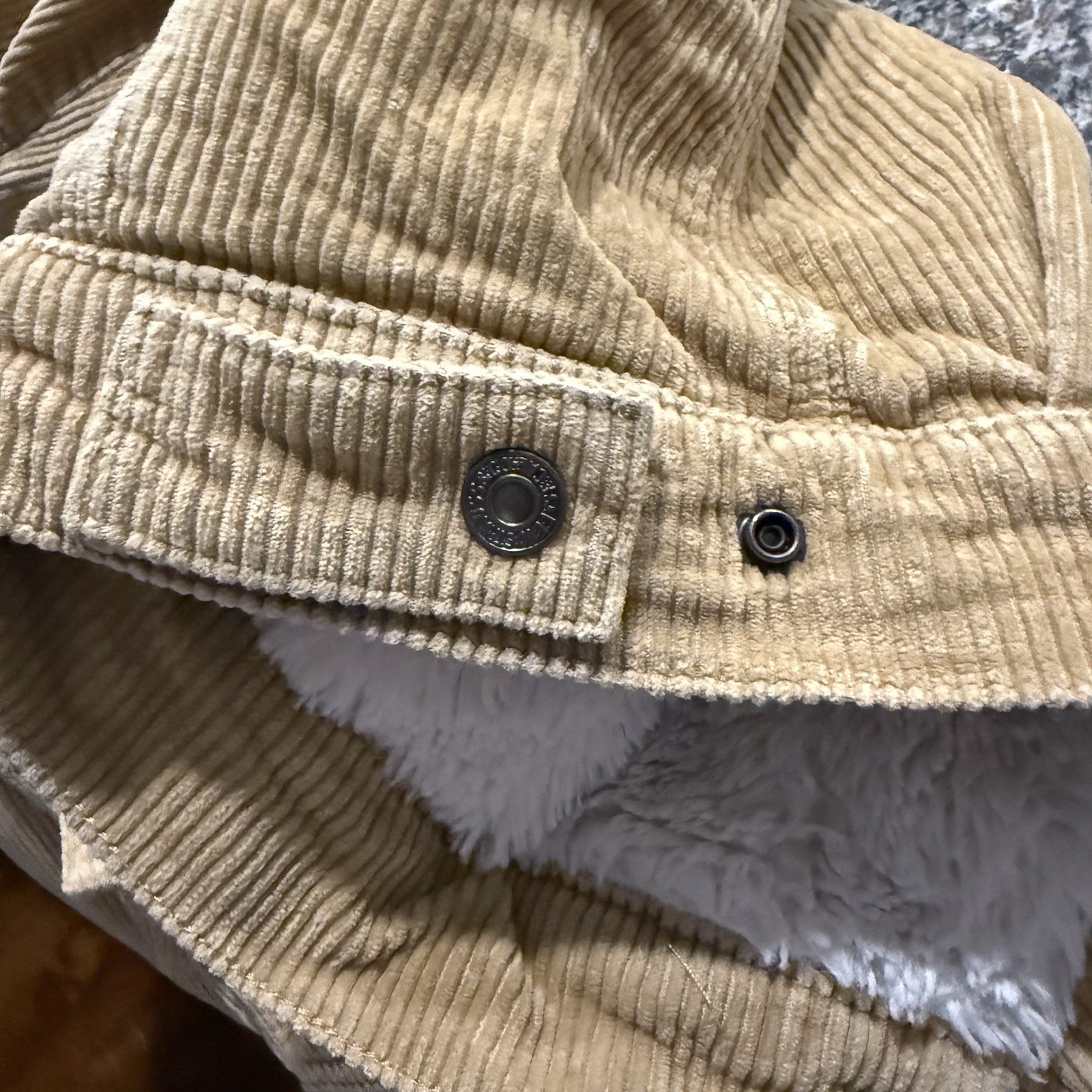 Levis Premium Womens Tan Corduroy Sherpa Heritage Trucker Jacket Medium thumbnail 6