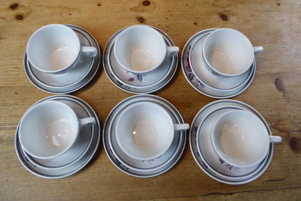 6 x Vintage Ridgway Pottery Trios Red Roses Cups/Saucers/Plates - Image 4 of 4