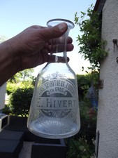 Ancienne Carafe E. HIVERT Vins Spiritueux Liqueurs en Gros Biéres Bistrot bar