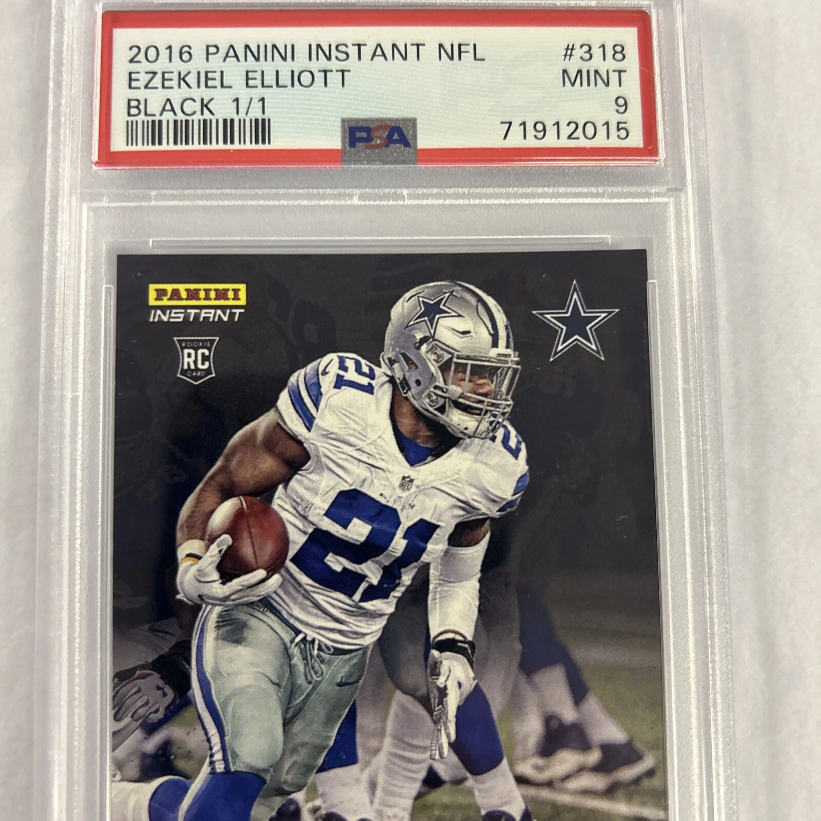 Ezekiel Elliott Panini Instant NFL #318 Black 1/1