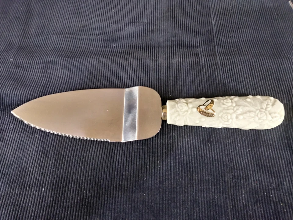 Cuchillo y servidor de cerámica para pasteles de boda grabado y envío gratis Foto 2 de 3