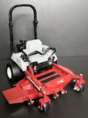 SpecCast - Exmark Lazer Z Zero Turn Riding Lawnmower 1:24 Scale Diecast *FLAWS*