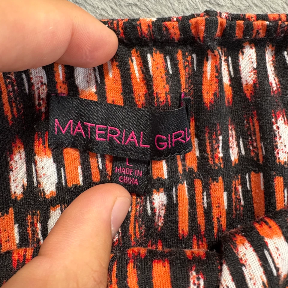 Macacão feminino sem mangas Material Girl vermelho estampa abstrata gola com cordão - Imagem 4 de 4