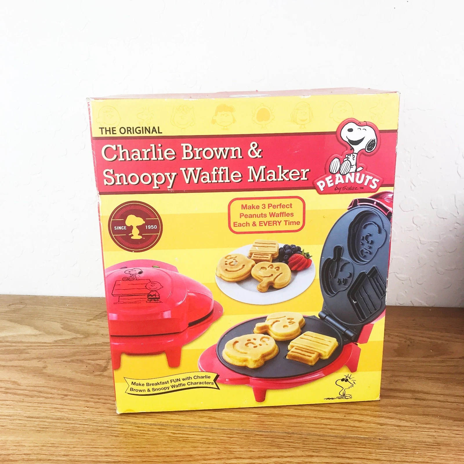 SmartPlanet Peanuts Charlie Brown Snoopy Waffle Maker Red Nostalgia Cartoon NOS