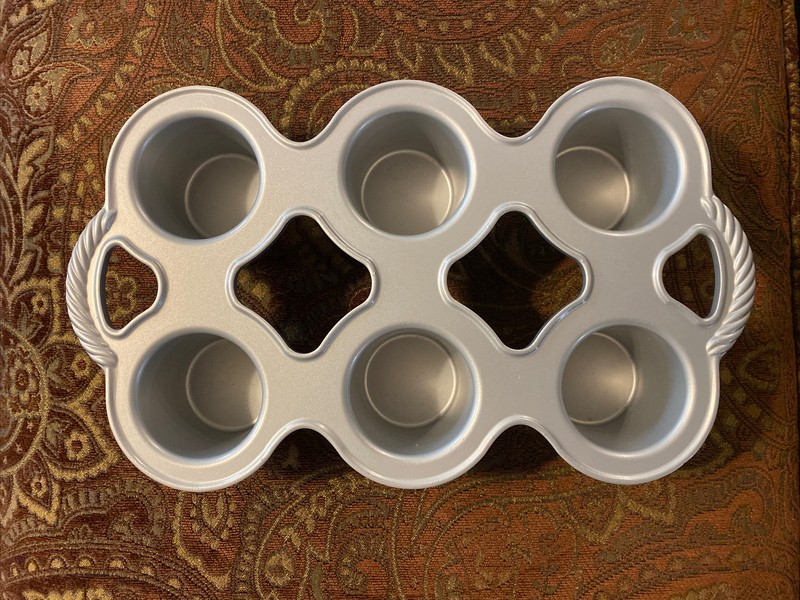 NORDIC WARE Grand Popover Muffin Pan Heavy Cast Aluminum Graphite - 6 Cavities