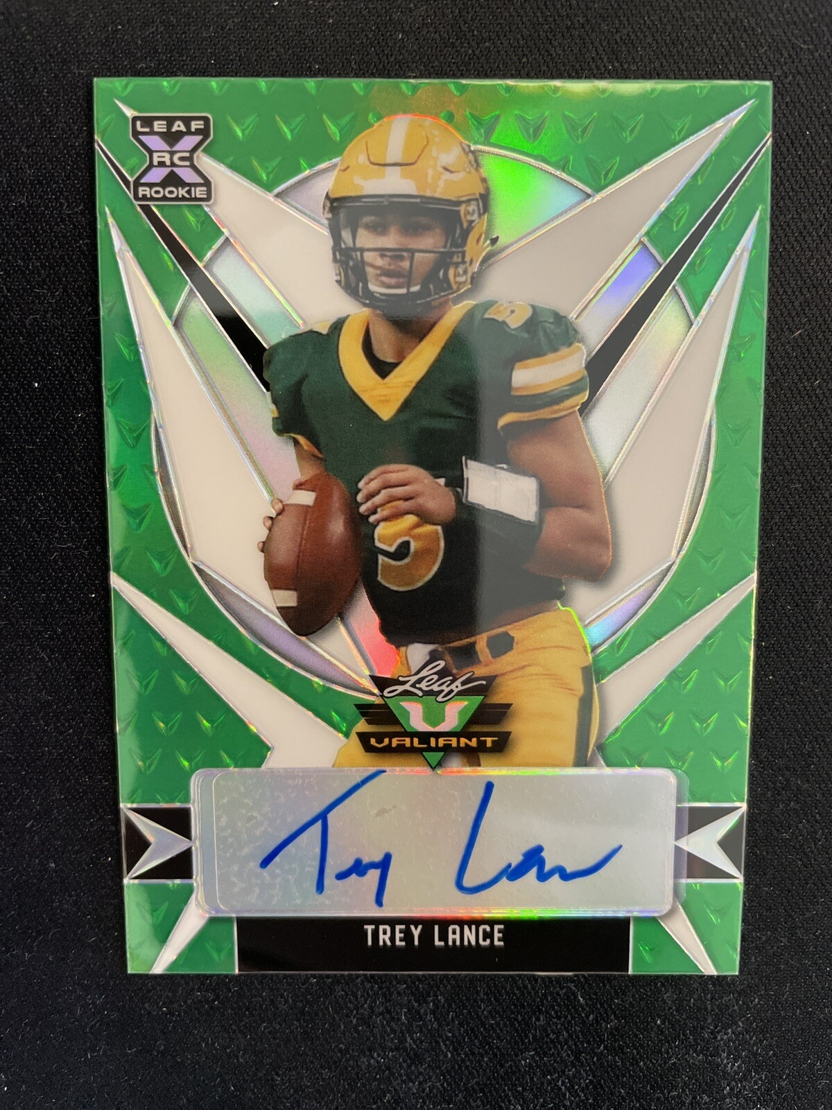 Trey Lance Leaf Valiant Autographs #TL2 Green
