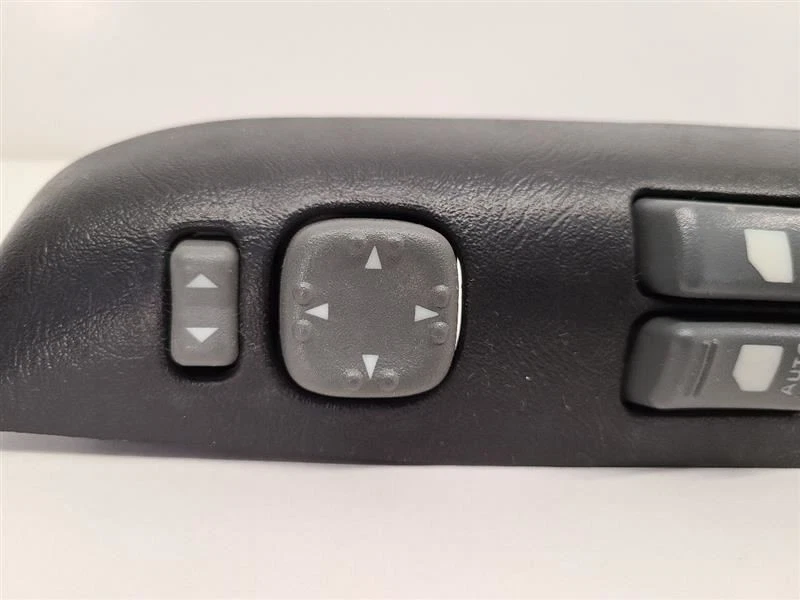 Interruptor de puerta principal delantero GMC BLAZER S10 JIMMY S15 LH 1999-05 Foto 3 de 4