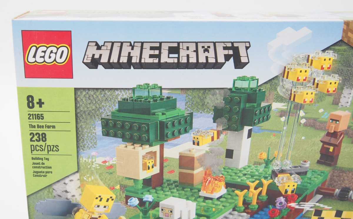 1) 21165 LEGO Minecraft Bee Farm BEEKEEPER VILLAGER SHEEP 238pcs