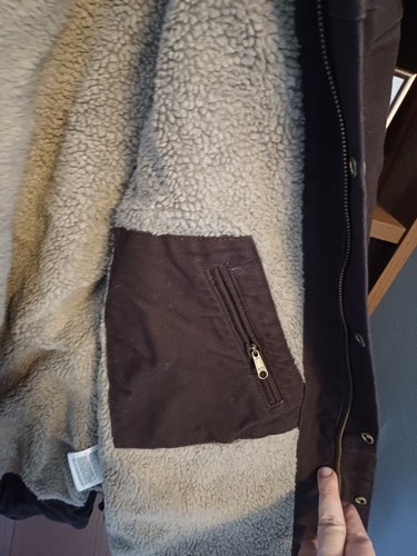 Carhartt Giacca Uomo Bartlett, Foderata Sherpa, Marrone Scuro XXL/2XL Nuova - Foto 7 di 9