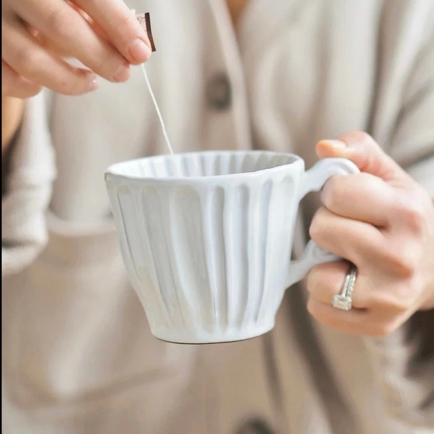 VIETRI Incanto Taza a Rayas Blanco Brillante Italia Taza de Café de Té Tallada a Mano Foto 3 de 4