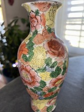 Beautiful 8  Vintage Chinese Hand Painted Vas...