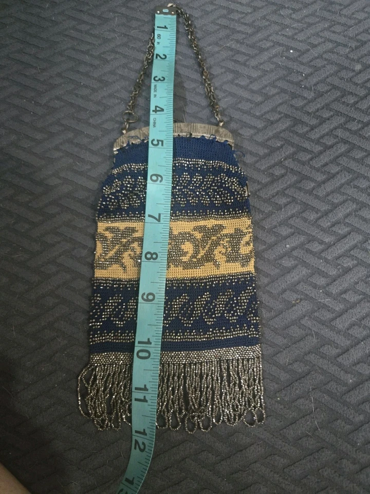 Antiguo bolso de noche Art Deco con cuentas de vidrio cinta cordón flecos aleta Foto 4 de 4