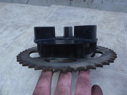 1996 Yamaha XJ600S Seca II Y283-1) rear wheel sprocket and carrier - Picture 12 of 12