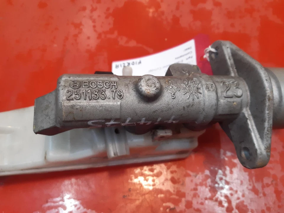  TOYOTA COROLLA VERSO Brake Master Cylinder  2004 - Image 3 of 4