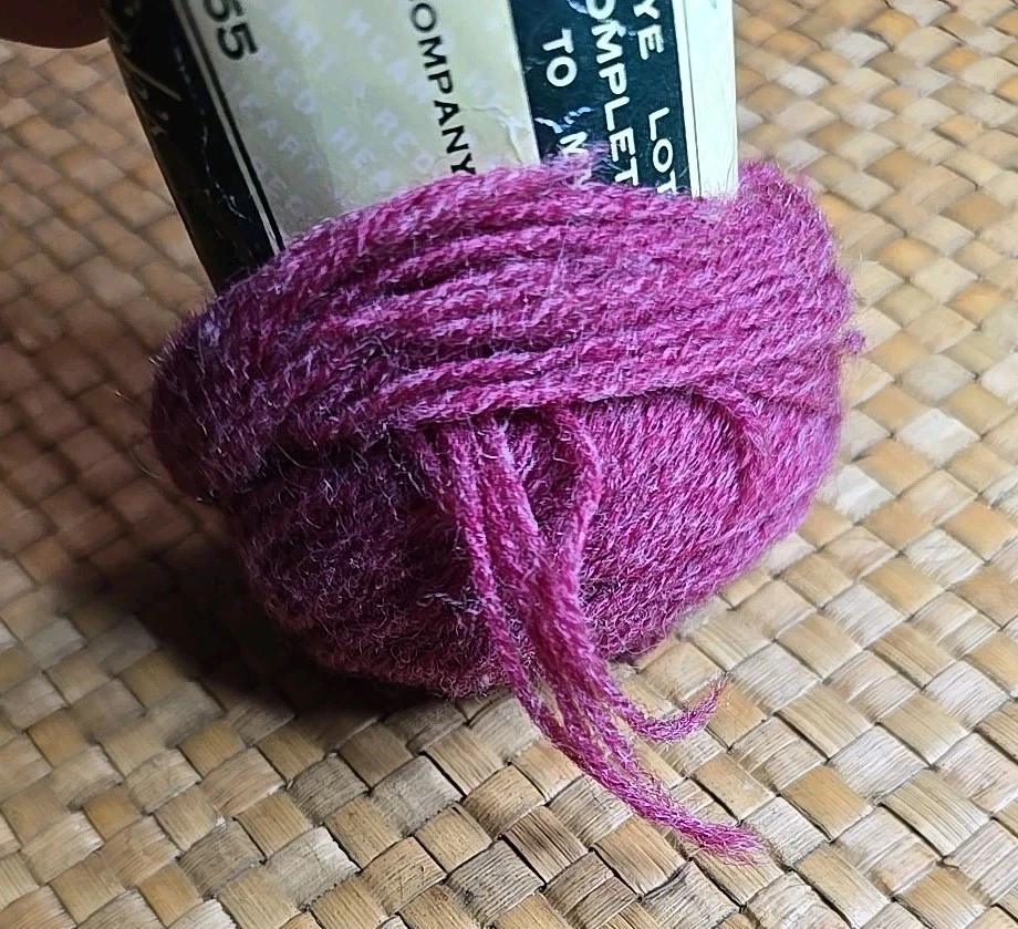 Calcetín y suéter de colección corazón rojo 3 capas hilo 1 OZ madeja color vino 426 lana virgen Foto 4 de 4