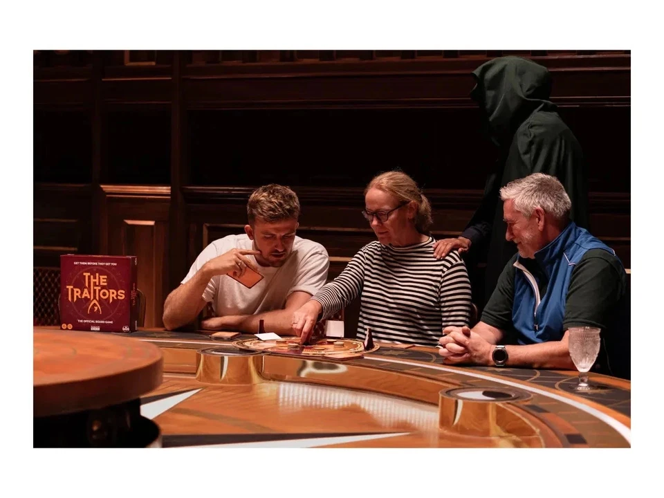 THE TRAITORS Official Board Game As Seen On BBC TV Goliath 4 to 6 Players 12+. - Image 4 of 4